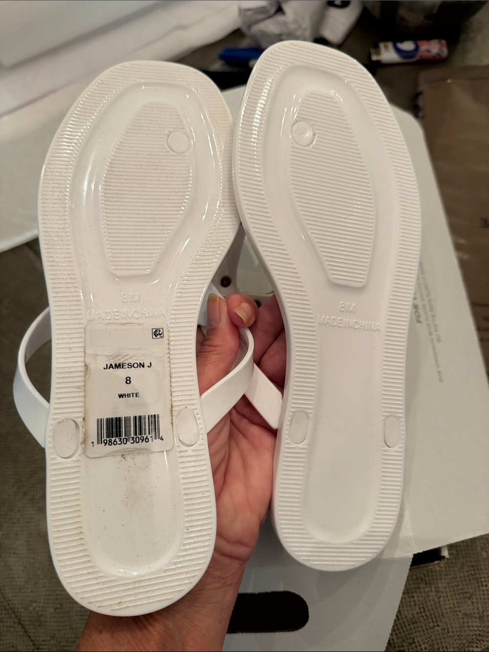 NIB~NWT DV by Dolce Vita JAMESON White Thong Sandals with Gold Medallion Accent - Picture 8 of 10
